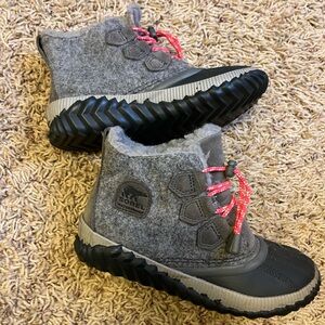 Like New Kids Sorel Waterproof Out N About Boots Size 2